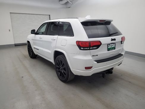 Used 2017 Jeep Grand Cherokee Altitude AWD/4WD image 5