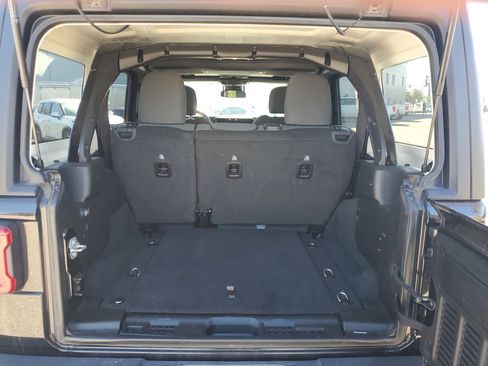 Used 2025 Jeep Wrangler Rubicon image 11