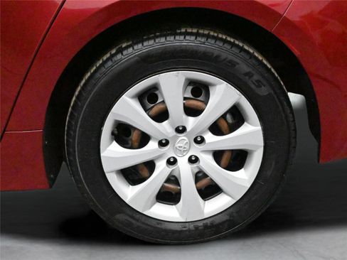 Used 2022 Toyota Corolla LE image 11