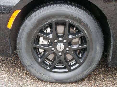 Certified 2024 Chrysler Pacifica Touring-L image 15