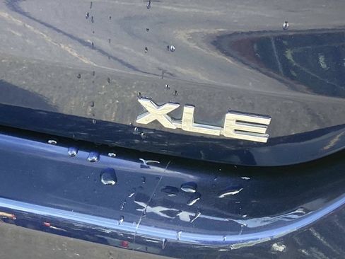 Used 2023 Toyota Highlander XLE FWD image 9