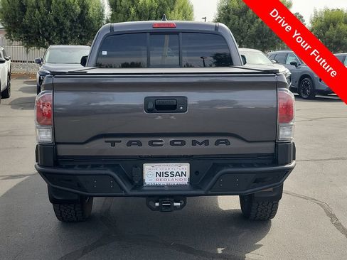Used 2022 Toyota Tacoma TRD Sport w/ TRD Premium Sport Package RWD image 33