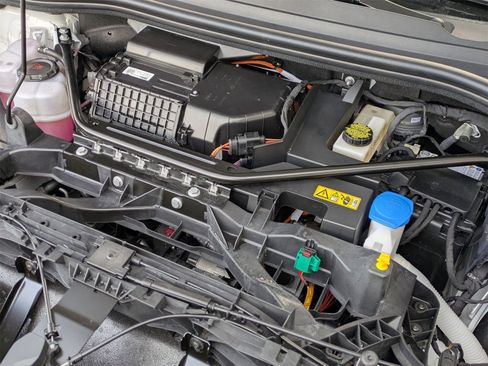 Used 2025 Audi Q4 e-tron Prestige image 24