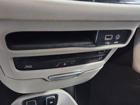 Used 2020 Chrysler Pacifica Touring-L Plus w/ Tire & Wheel Group image 24