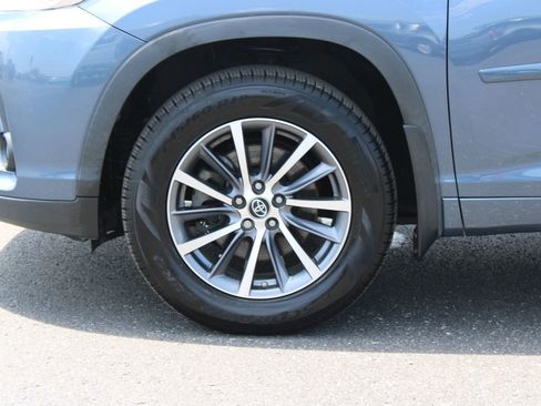 Used 2018 Toyota Highlander XLE AWD/4WD image 18