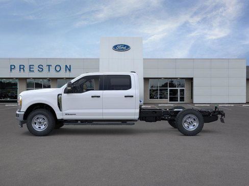 New 2025 Ford F350 XL w/ XL Chrome Package image 9