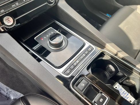 Used 2019 Jaguar F-PACE Premium AWD/4WD image 20