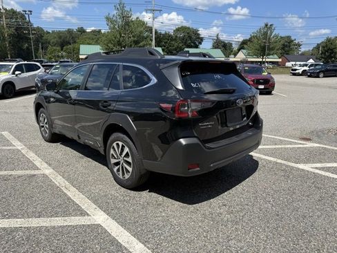 Used 2025 Subaru Outback Premium image 3