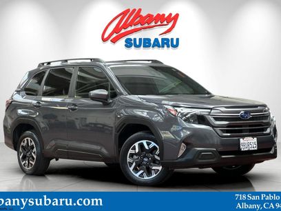 Used 2025 Subaru Forester Premium w/ Convenience Package #1