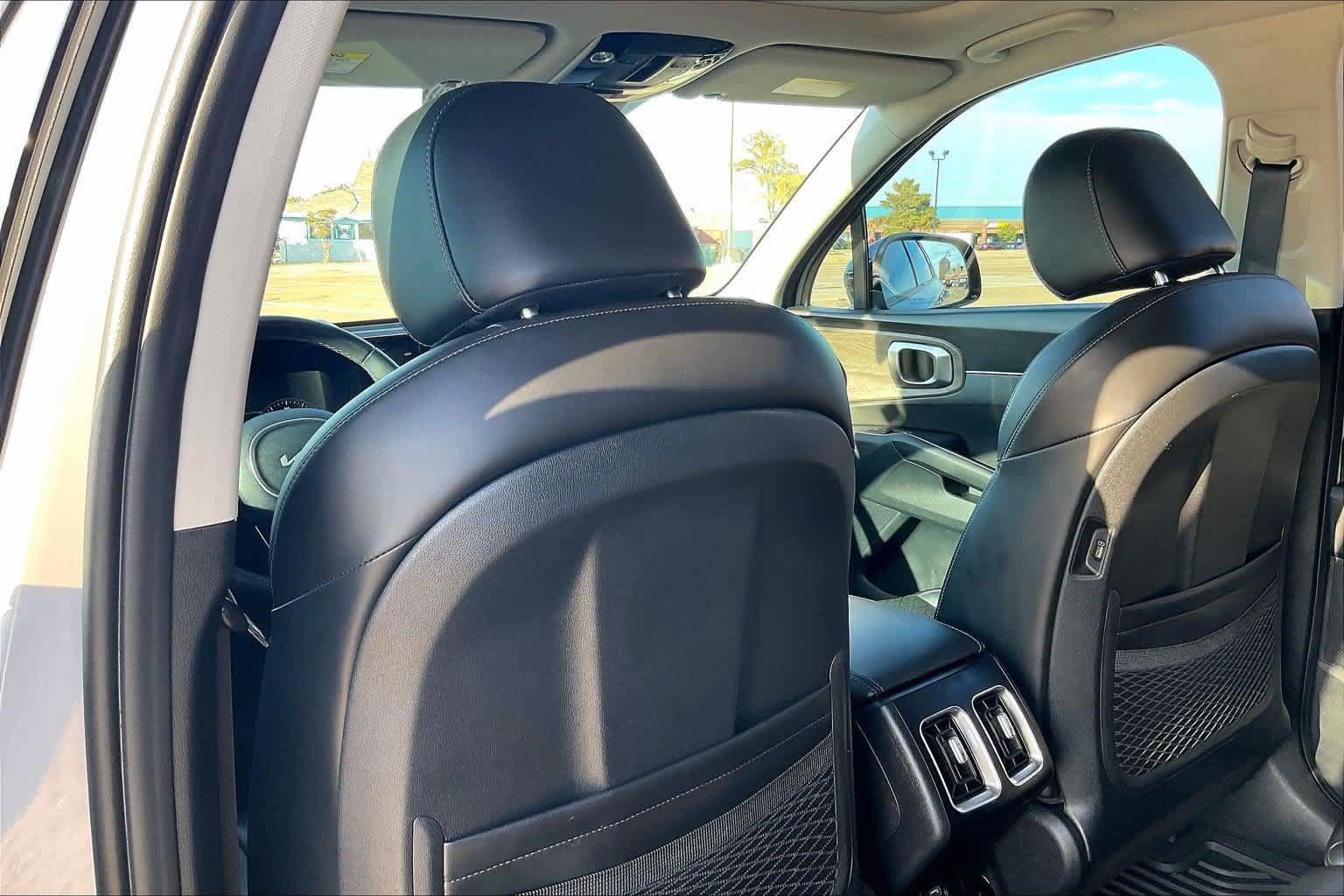 Used 2023 Kia Sorento S w/ Panoramic Sunroof Package AWD/4WD image 11