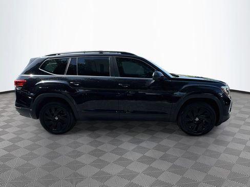 Used 2024 Volkswagen Atlas SE w/ Black Wheel Package FWD image 5