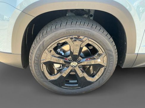 New 2026 Volkswagen Taos SE AWD/4WD image 14