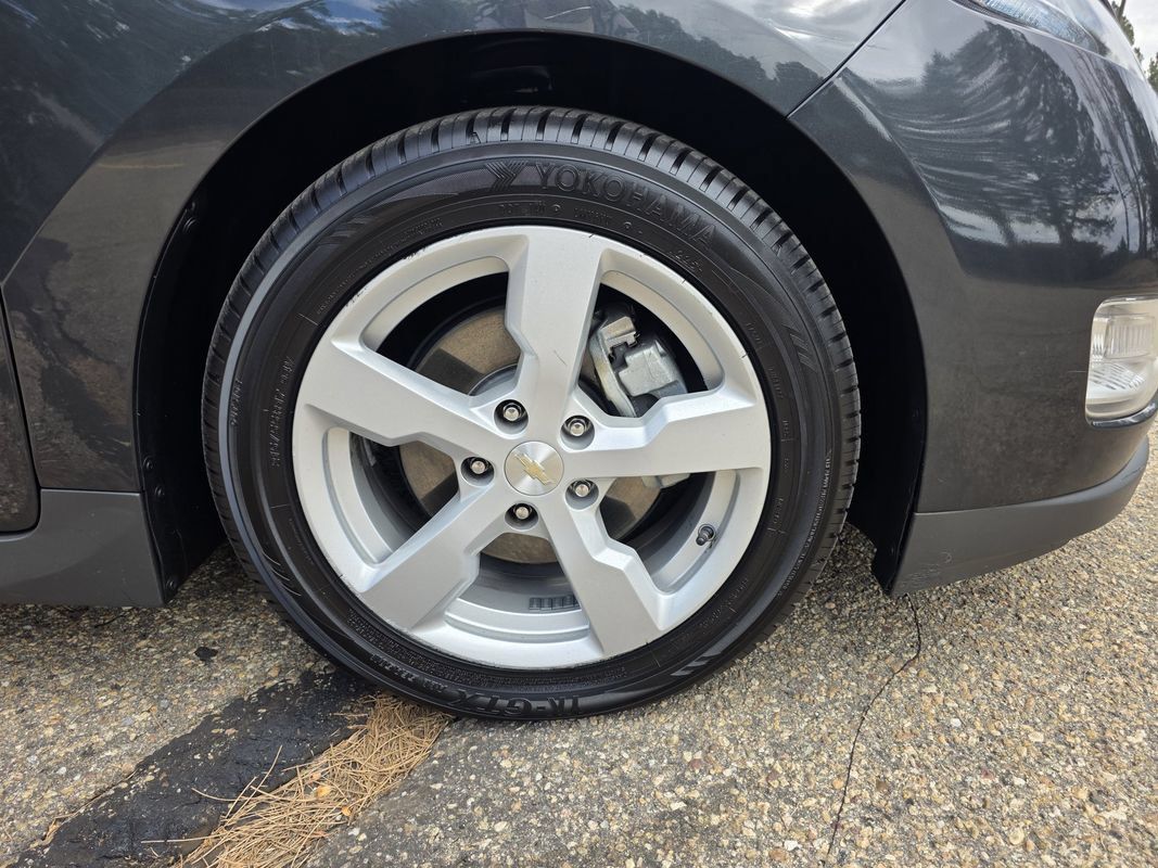 Used 2014 Chevrolet Volt w/ Enhanced Safety Package 1 FWD image 39