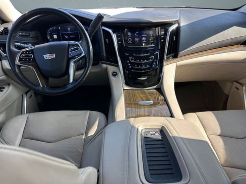 Used 2020 Cadillac Escalade ESV Luxury image 13