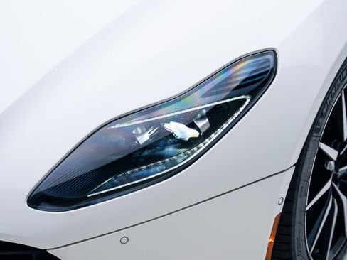 Used 2020 Aston Martin DB11 Volante image 11