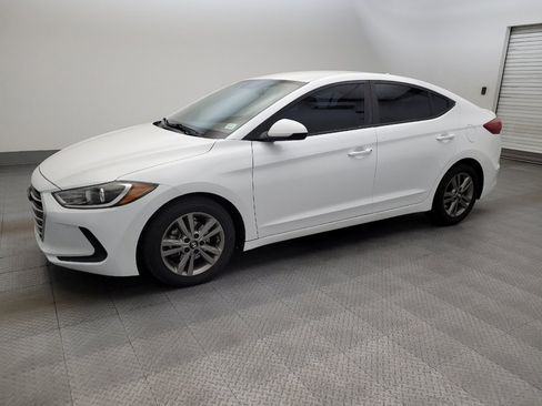 Used 2017 Hyundai Elantra SE FWD image 2