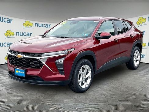 Used 2024 Chevrolet Trax LS w/ LS Convenience Package FWD image 3