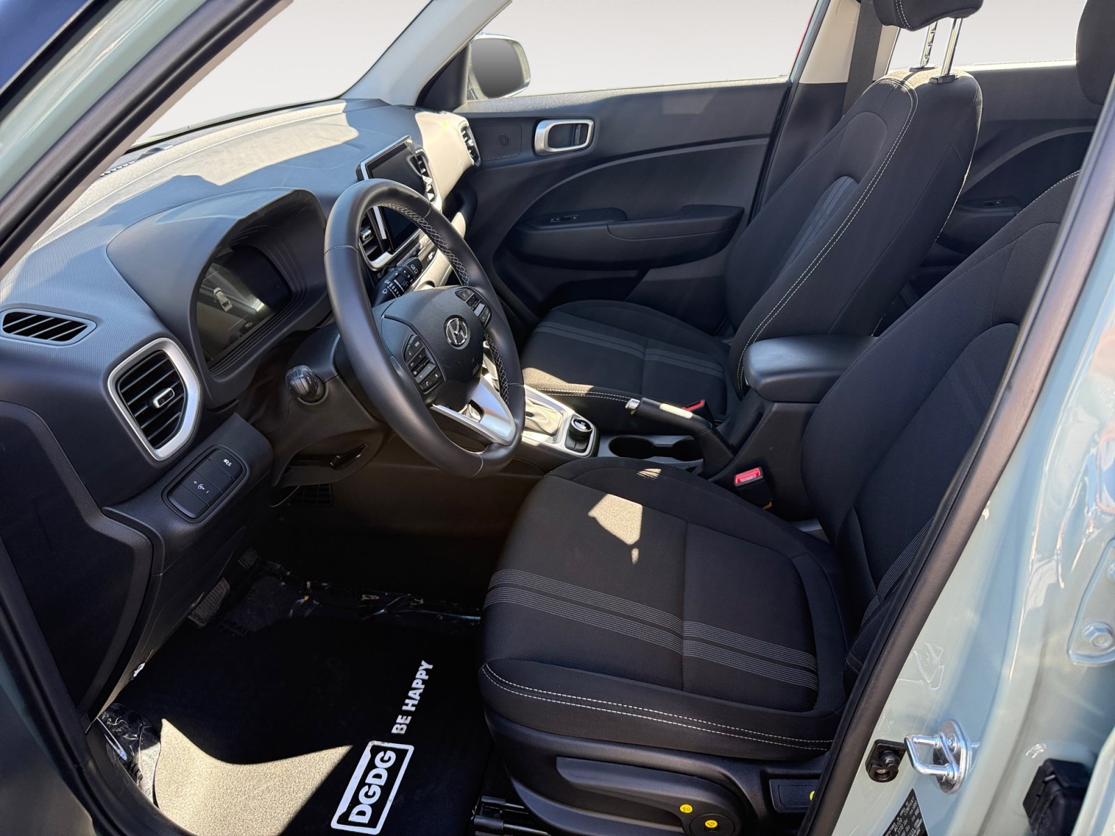 Certified 2025 Hyundai Venue SEL FWD image 10