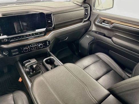 Used 2024 Chevrolet Silverado 1500 LT Trail Boss w/ LT Trail Boss Premium Package AWD/4WD image 24