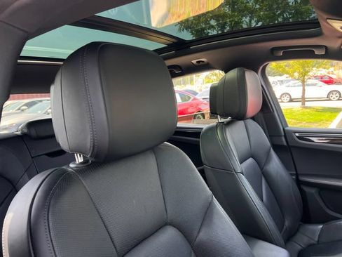Used 2018 Porsche Macan w/ Premium Package Plus AWD/4WD image 37