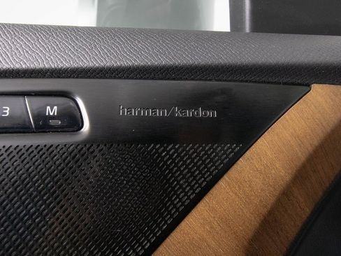 Used 2023 Volvo XC90 B6 Plus w/ Protection Package Premier image 29