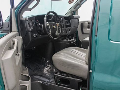 Used 2019 Chevrolet Express 3500 w/ Driver Convenience Package RWD image 23