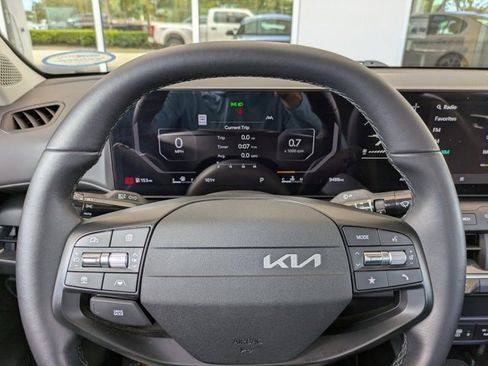 Used 2025 Kia K4 EX image 22