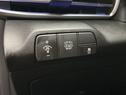 Certified 2025 Hyundai Elantra Limited FWD image 33