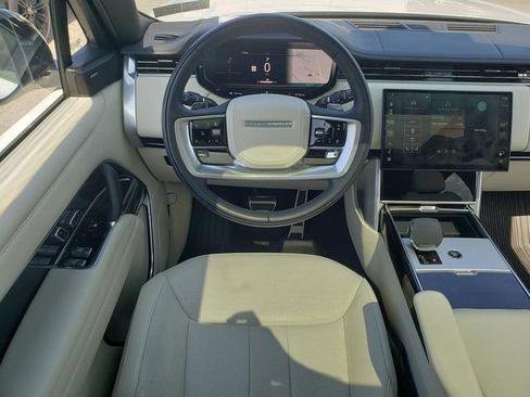 Used 2025 Land Rover Range Rover SE AWD/4WD image 18