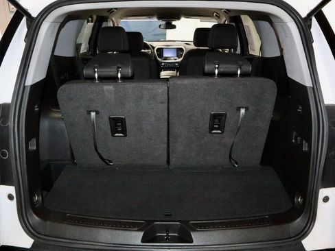 Used 2023 GMC Acadia SLE image 16