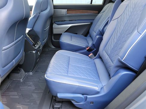 New 2026 Cadillac Vistiq Premium Luxury w/ LPO, Floor Liner Package image 17