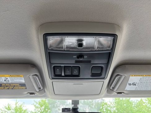 Used 2018 Toyota 4Runner SR5 AWD/4WD image 21