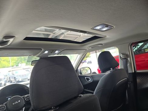 Used 2024 Kia Soul EX image 13