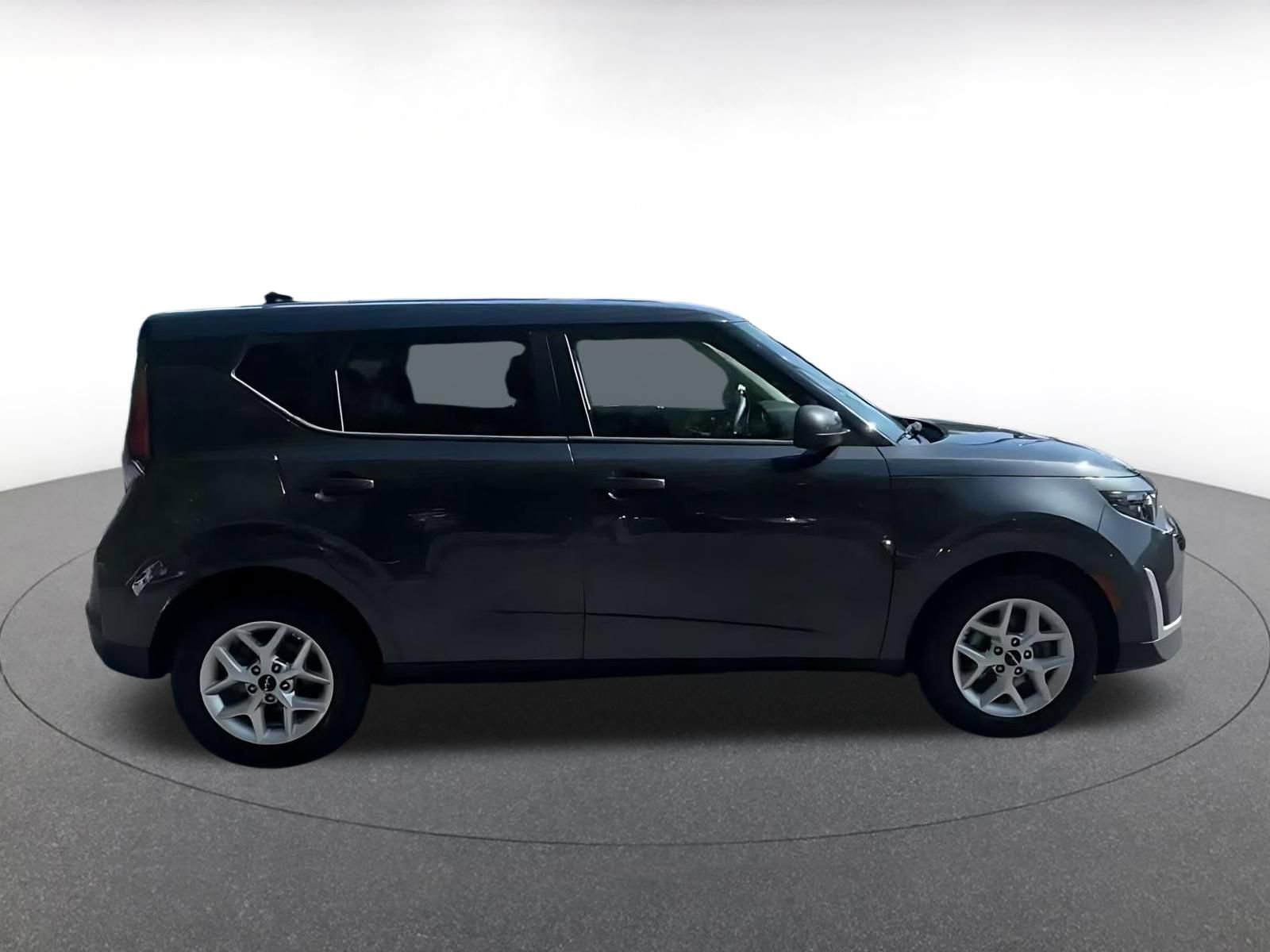 Used 2025 Kia Soul LX w/ LX Technology Package FWD image 15