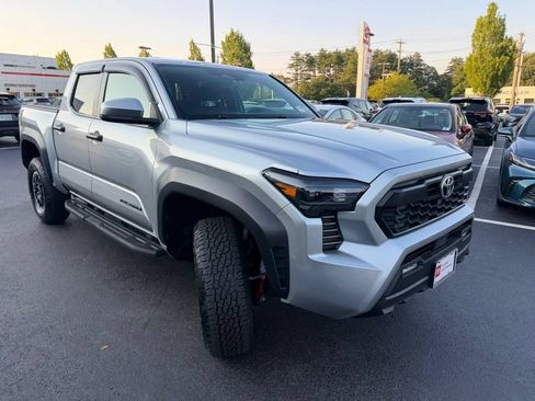 Certified 2025 Toyota Tacoma TRD Off-Road AWD/4WD image 3