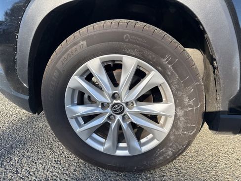 Used 2023 Toyota Corolla Cross LE image 46