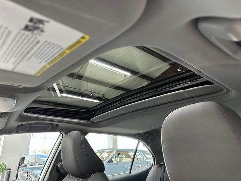 Used 2020 Toyota Camry LE image 30