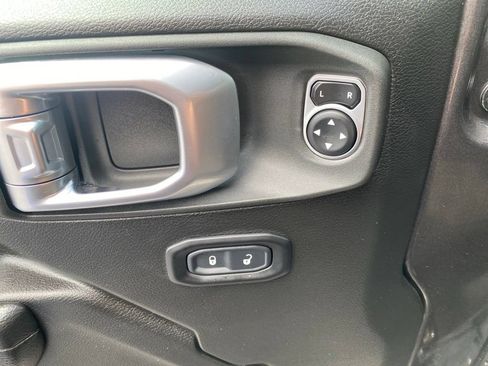 Used 2023 Jeep Gladiator Sport AWD/4WD image 19