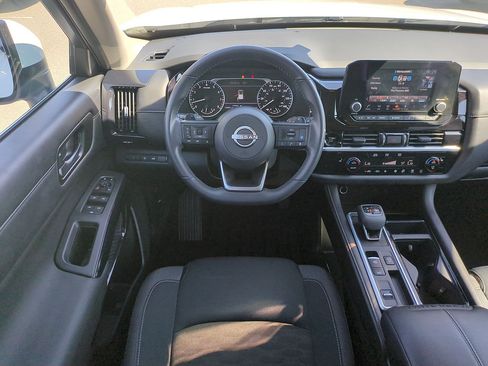 Used 2025 Nissan Pathfinder SV w/ SV Premium Package FWD image 30