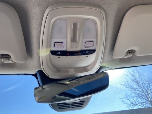 Used 2025 Volvo XC40 B5 Core image 45