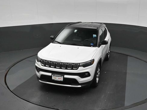 Used 2025 Jeep Compass Limited AWD/4WD image 12