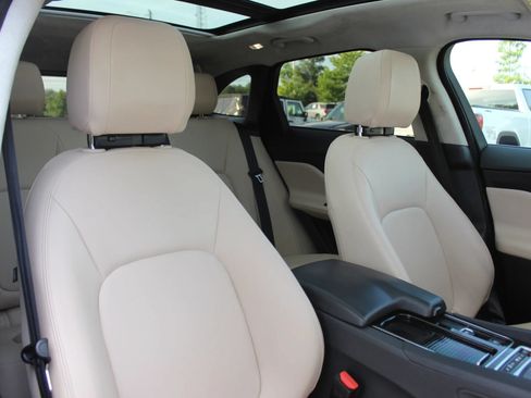 Used 2020 Jaguar F-PACE Premium AWD/4WD image 29