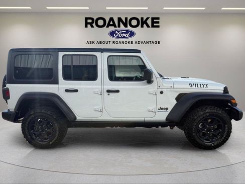 Used 2023 Jeep Wrangler Unlimited w/ Cold Weather Group AWD/4WD image 4