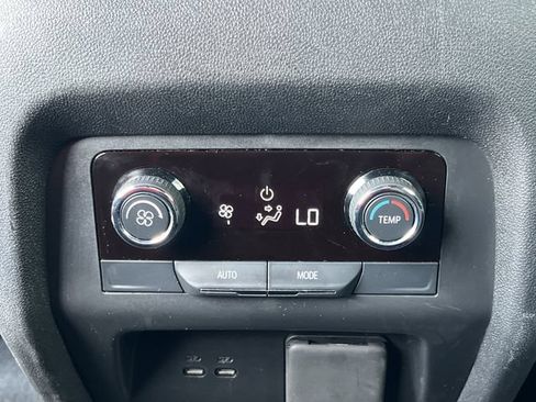 Used 2024 Chevrolet Traverse LT AWD/4WD image 18