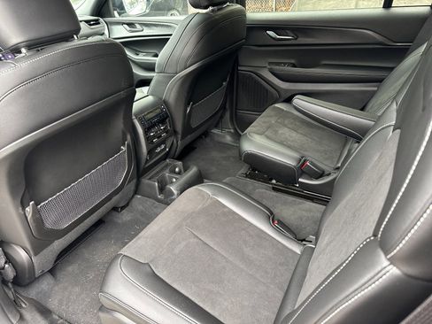 New 2025 Jeep Grand Cherokee L Altitude image 12