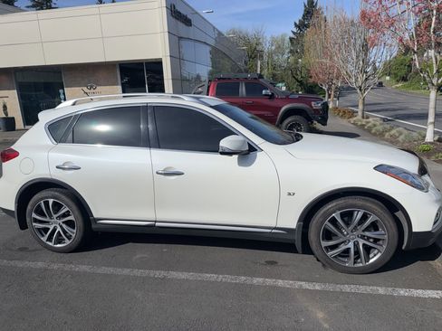 Used 2017 INFINITI QX50 2WD w/ Deluxe Touring Package image 5