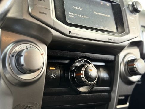 Used 2016 Toyota 4Runner SR5 image 31