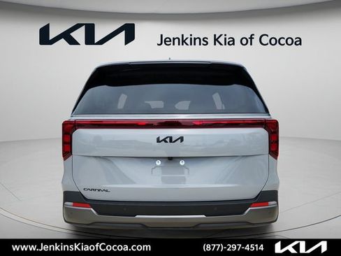 New 2026 Kia Carnival SX w/ SX Dark Edition Package FWD image 6