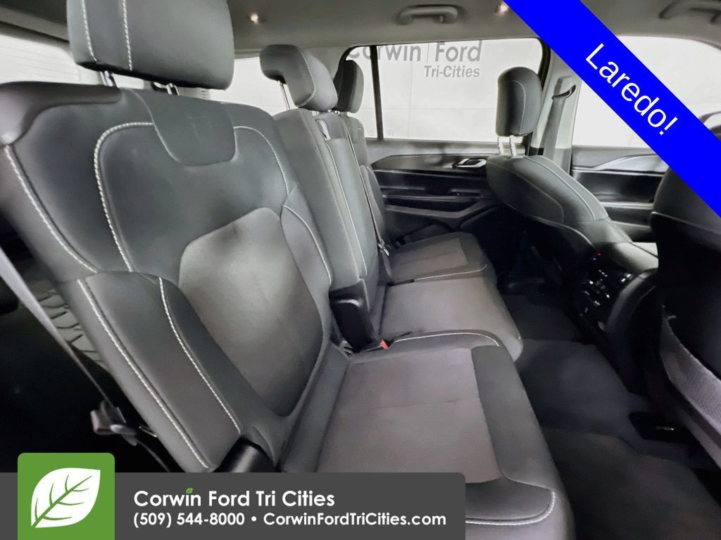Used 2023 Jeep Grand Cherokee L Laredo w/ Luxury Tech Group I AWD/4WD image 17