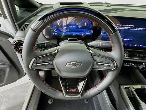 New 2025 Chevrolet Equinox EV RS image 6